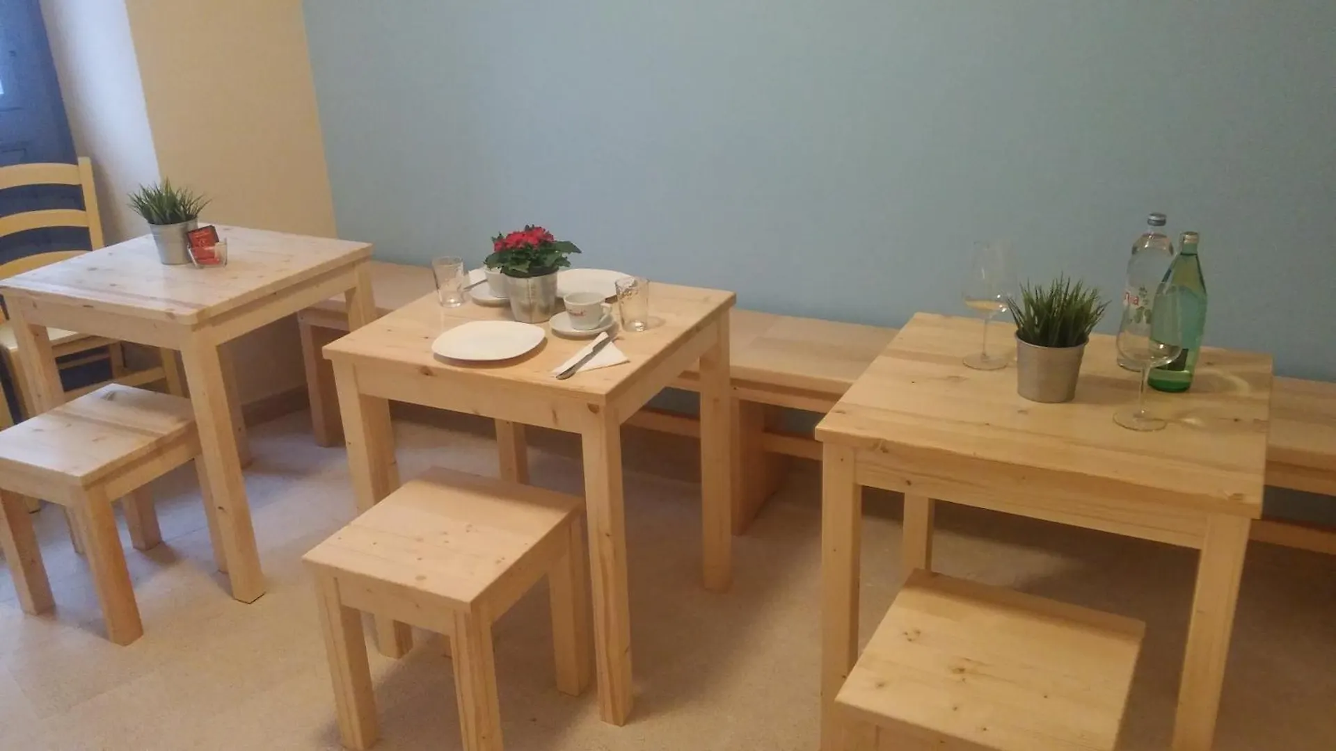 Room Zimmer Portarol contacts